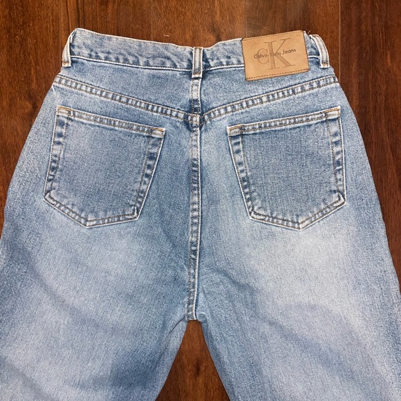 Vintage high waisted Calvin Klein light washed jeans - Picture 5 of 7
